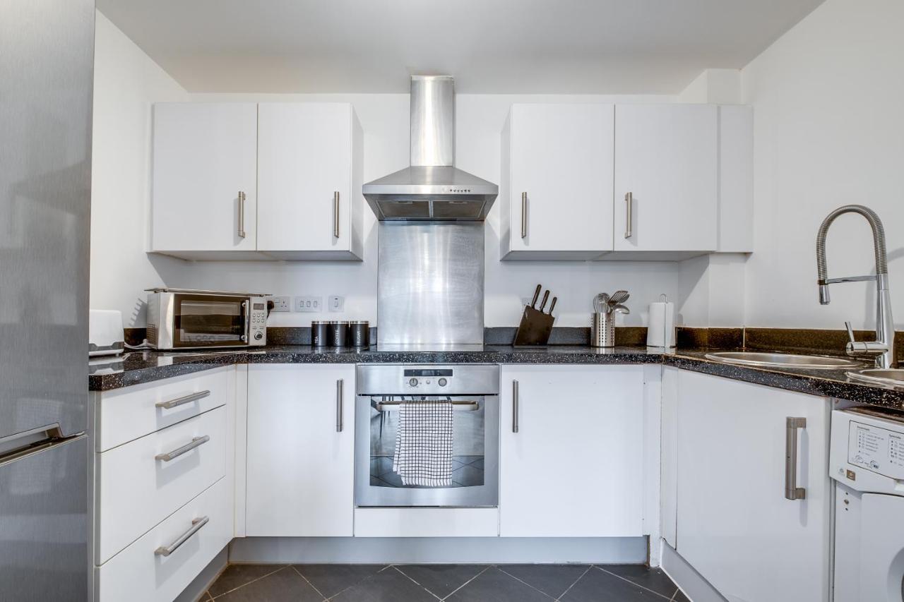 Stylish 4Th Floor 2 Bedroom En Suite City Centre Apartment With Parking By Azura Nights Birmingham Exterior photo