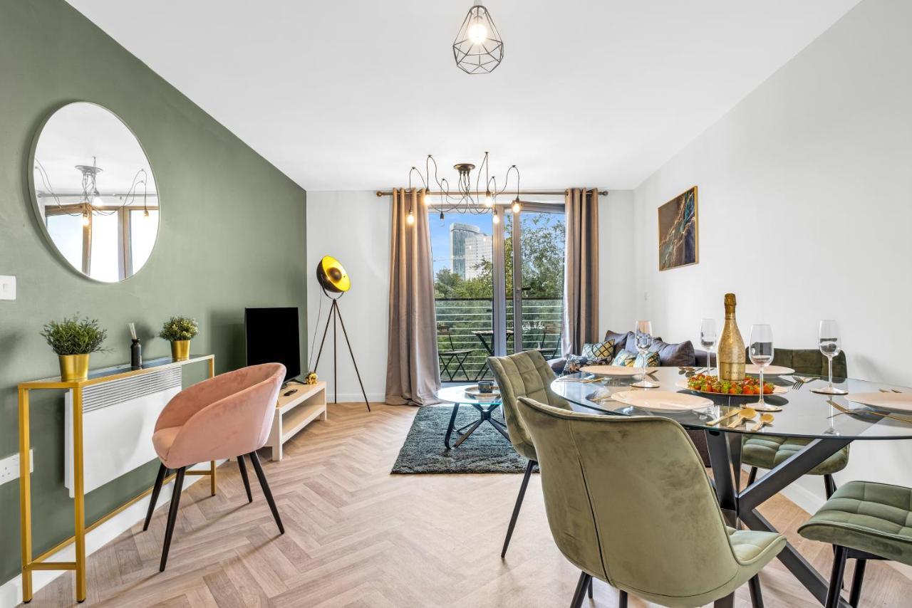 Stylish 4Th Floor 2 Bedroom En Suite City Centre Apartment With Parking By Azura Nights Birmingham Exterior photo