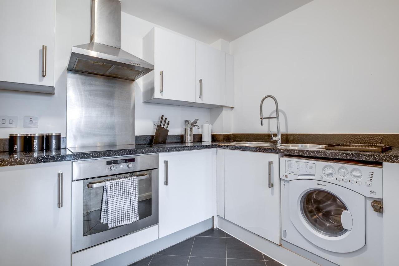 Stylish 4Th Floor 2 Bedroom En Suite City Centre Apartment With Parking By Azura Nights Birmingham Exterior photo